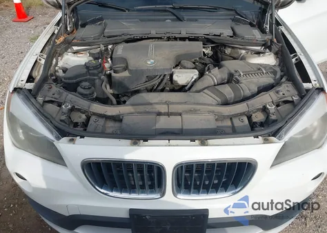 2015 BMW X1 xDrive28I z USA, uszkodzony, nr VIN WBAVL1C54FVY29057